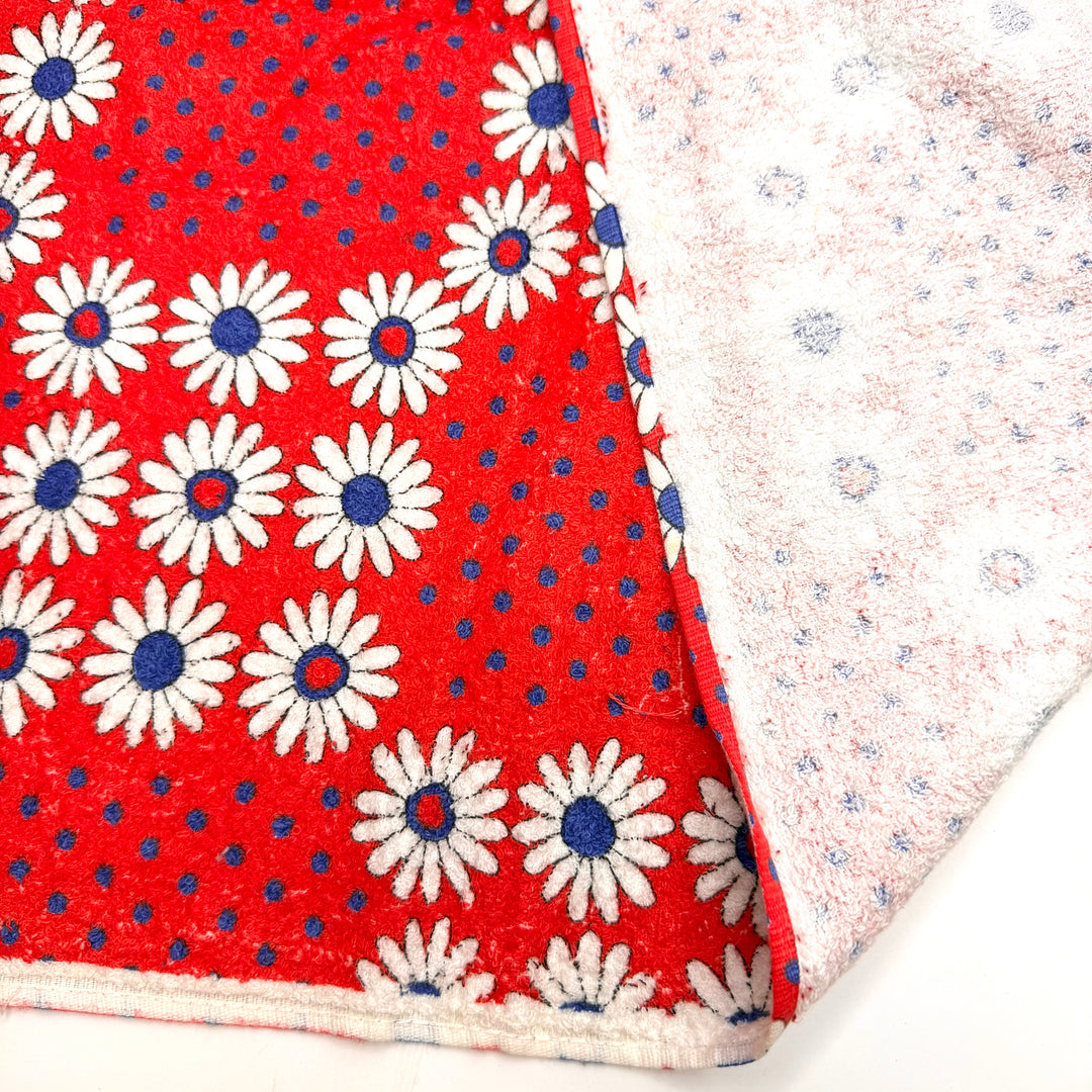 Pop Quiz At The Beach - Vintage Terry Towel Cotton Knit - White/Red Floral - 1.7M Bundle