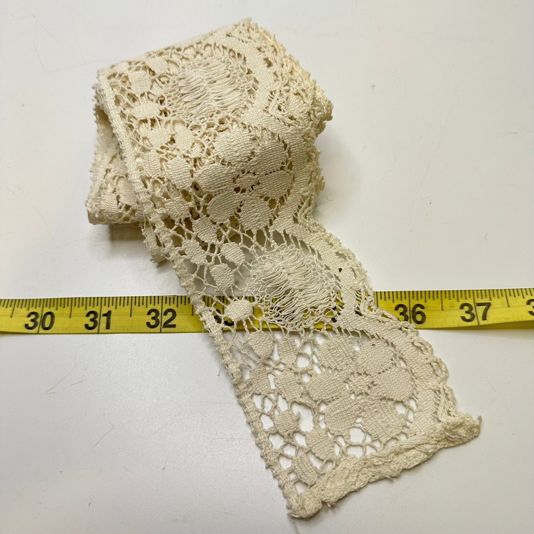 3" (76mm) Vintage Scalloped Lace Trim - Light Cream - 2.45M Bundle - True Deadstock supplies Fabric by private - Sustainable Textile | FABCYCLE