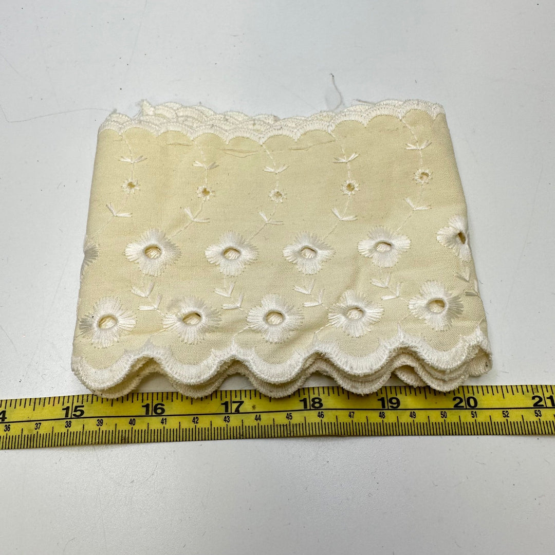 4" (102mm) Embroidered Scalloped Tape Trim - White/Cream - 1M Bundle - True Deadstock supplies Fabric by private - Sustainable Textile | FABCYCLE