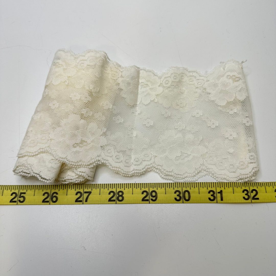 4" (102mm) Scalloped Lace Trim - White - 1.6M Bundle - True Deadstock supplies Fabric by private - Sustainable Textile | FABCYCLE