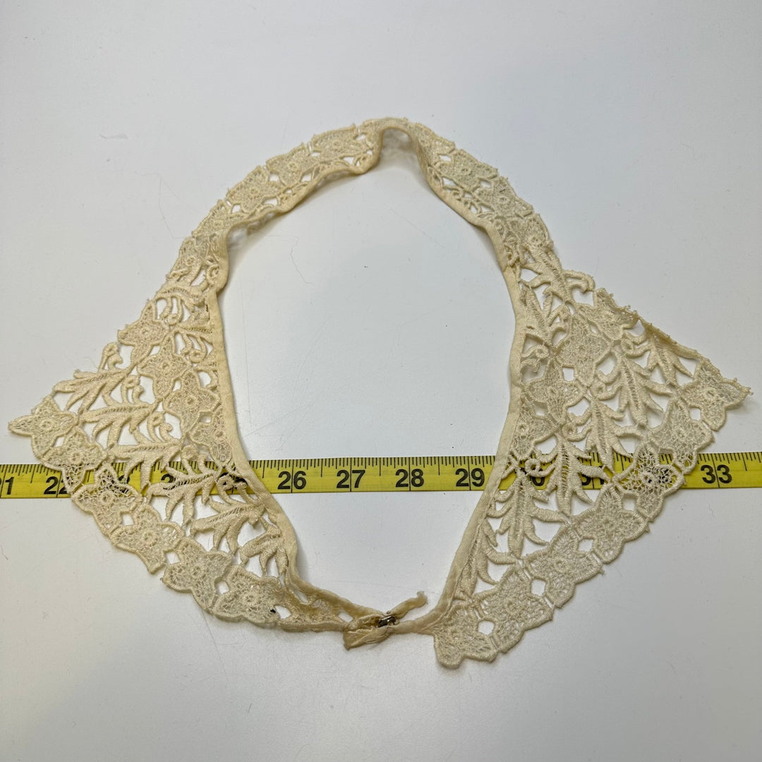 4" (102mm) Vintage/Collar Lace Trim - Cream - 0.65M Bundle - True Deadstock supplies Fabric by private - Sustainable Textile | FABCYCLE