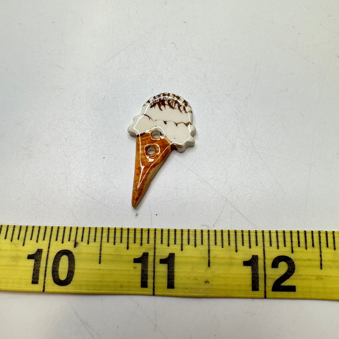 2 Hole Button - 15MM Ceramic - White/Brown