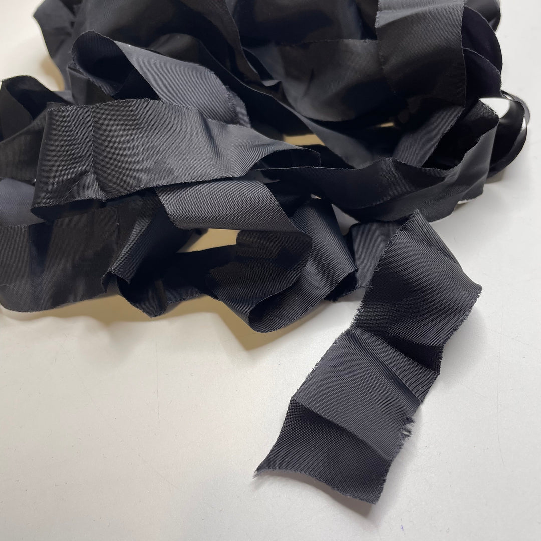 1 ⅛" Continuous Woven Bias Tape - Black - 8M Bundle