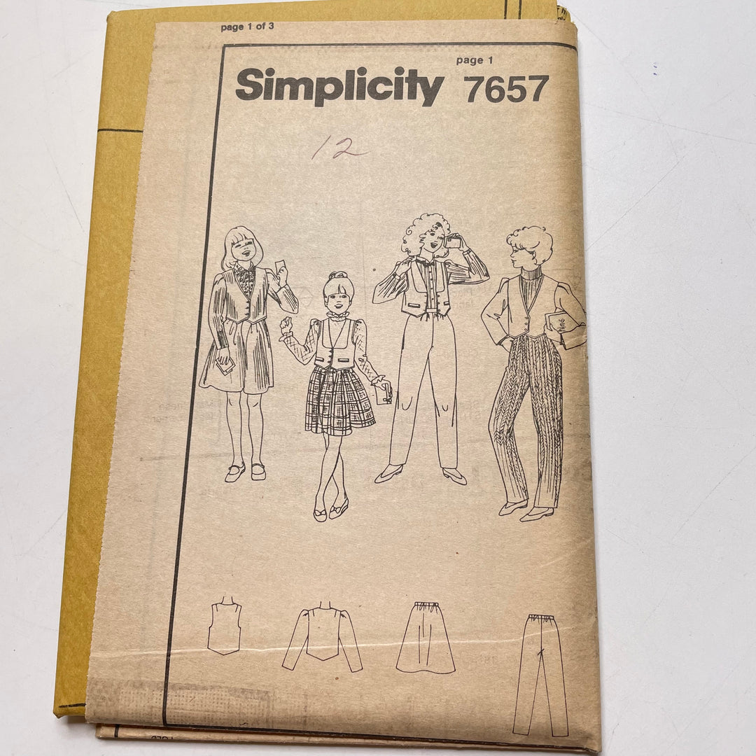 Sewing Pattern - Junior - Simplicity 7657