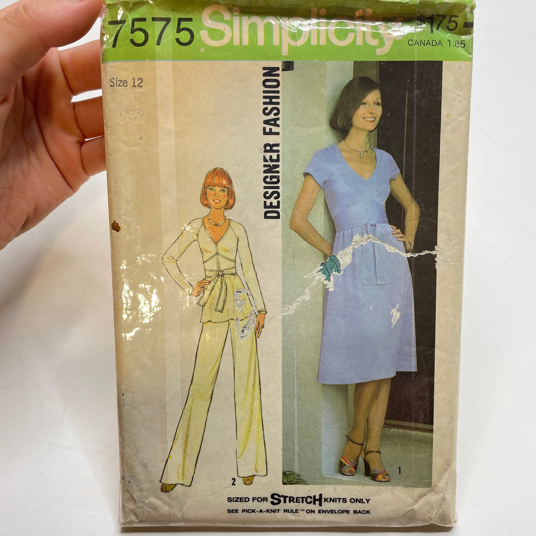 Sewing Pattern - Womenswear - Simplicity 7575
