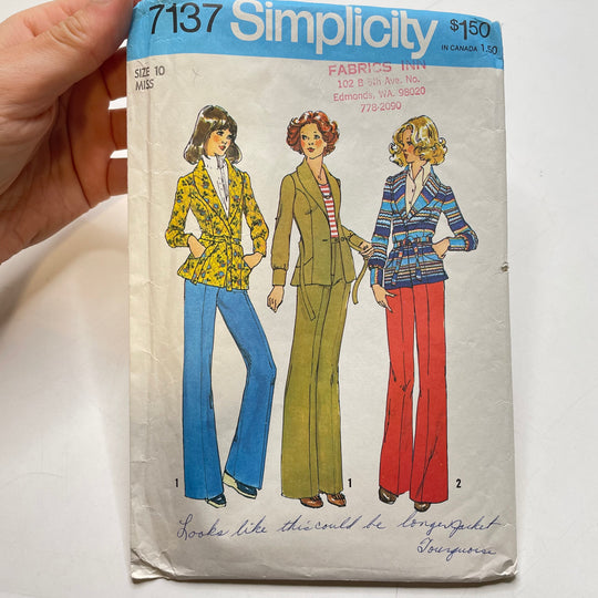 Sewing Pattern - Womenswear - Simplicity 7137