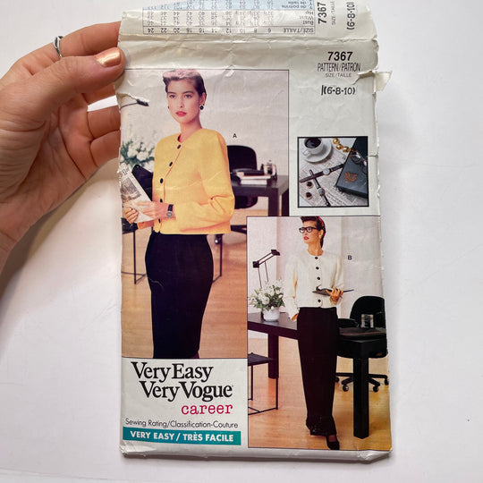 Sewing Pattern - Womenswear - Vogue 7367