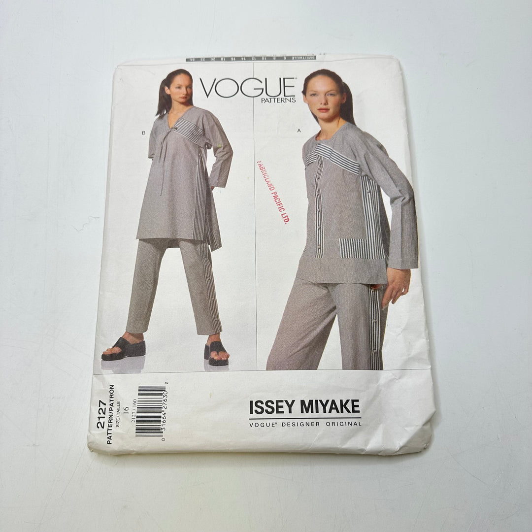 Sewing Pattern - Womenswear - Vogue 2127