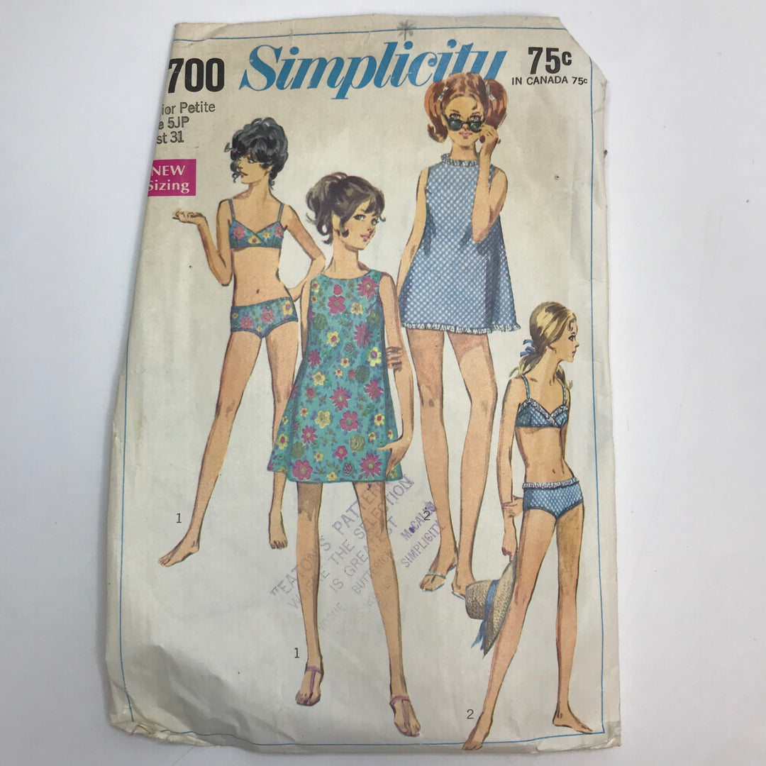 Sewing Pattern - Junior - Simplicity 7700