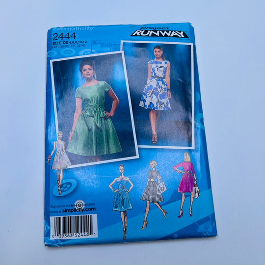 Sewing Pattern - Womenswear - Simplicity 2444