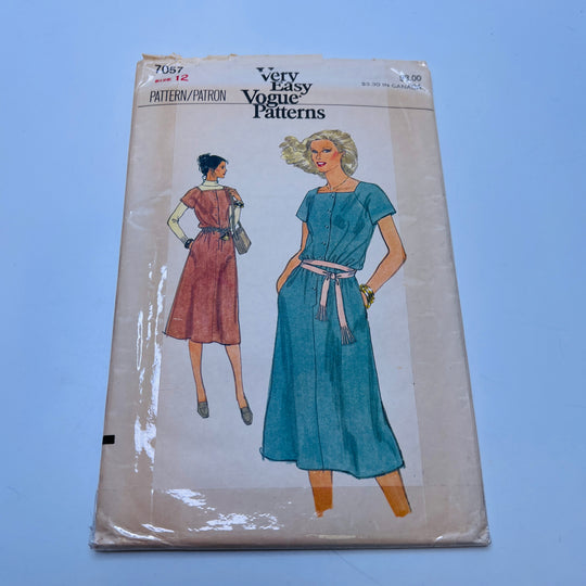 Sewing Pattern - Womenswear - Vogue 7057