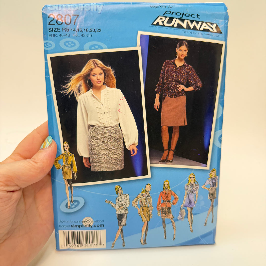 Sewing Pattern - Womenswear - Simplicity 2807