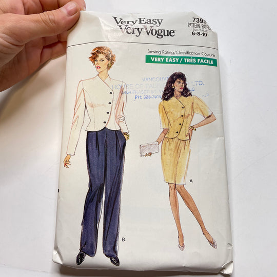 Sewing Pattern - Womenswear - Vogue 7395