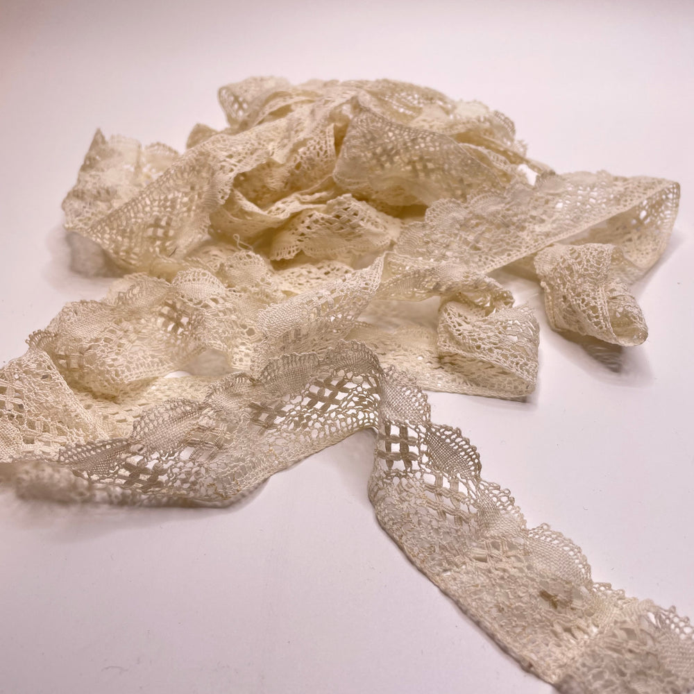 1 ¼" (32mm)  Scalloped  Lace Trim - Cream - 4M Bundle