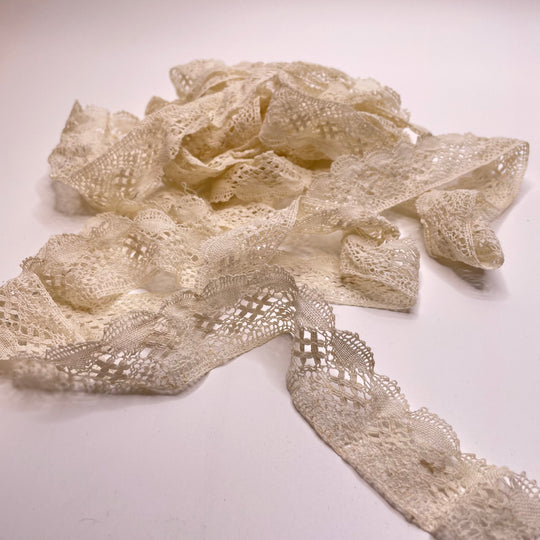 1 ¼" (32mm)  Scalloped  Lace Trim - Cream - 4M Bundle