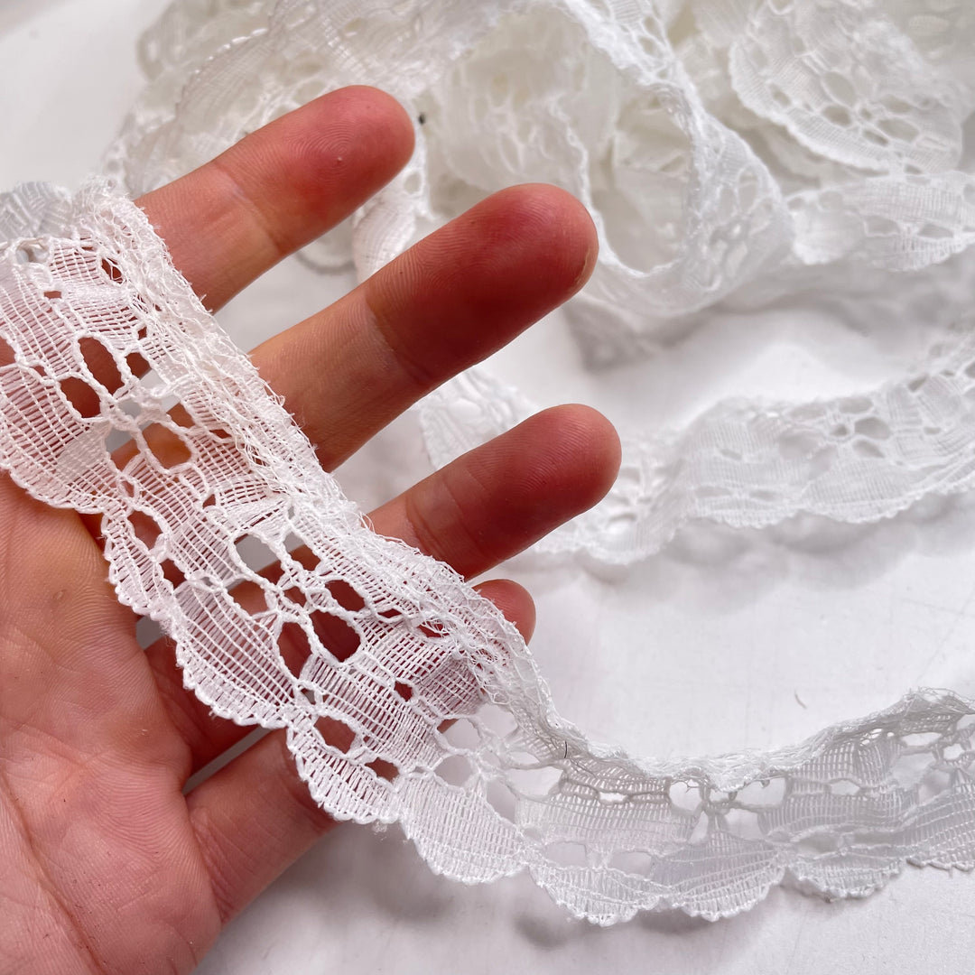 1" (25mm)  Scalloped  Lace Trim - White - 6M Bundle