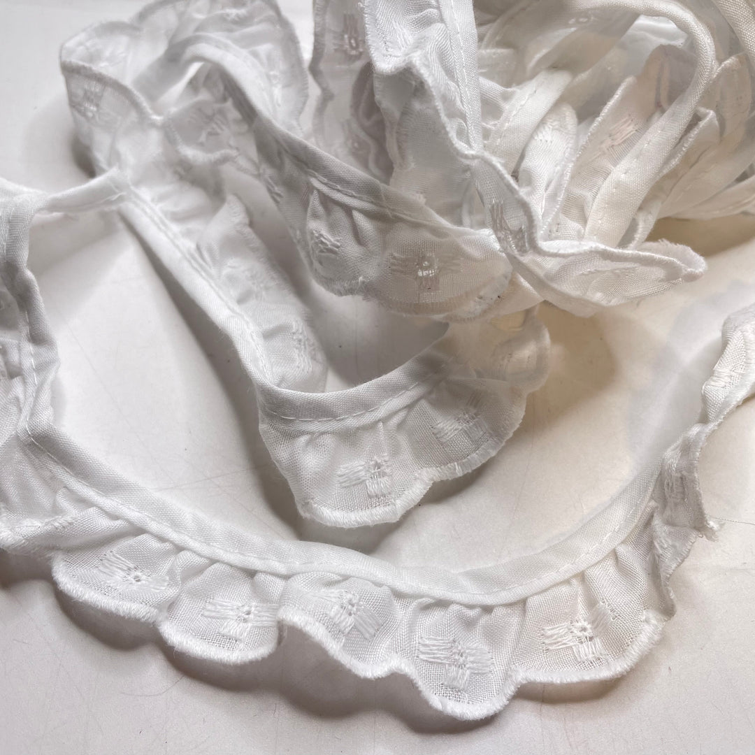 1" (25mm) Embroidered Ruffled  Tape Trim - White - 3M Bundle