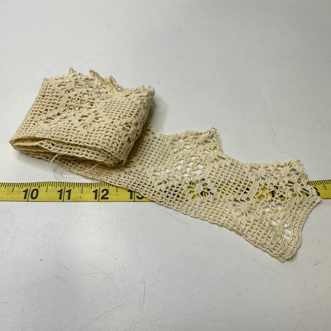 3 ⅓" (85mm)  Scalloped Crochet Lace Trim - Dark Cream - 1.4M Bundle