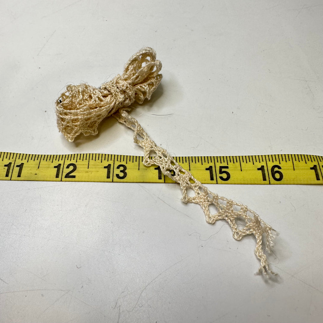 ⅝" (16mm)  Scalloped Crochet Lace Trim - Dark Cream - 1M Bundle