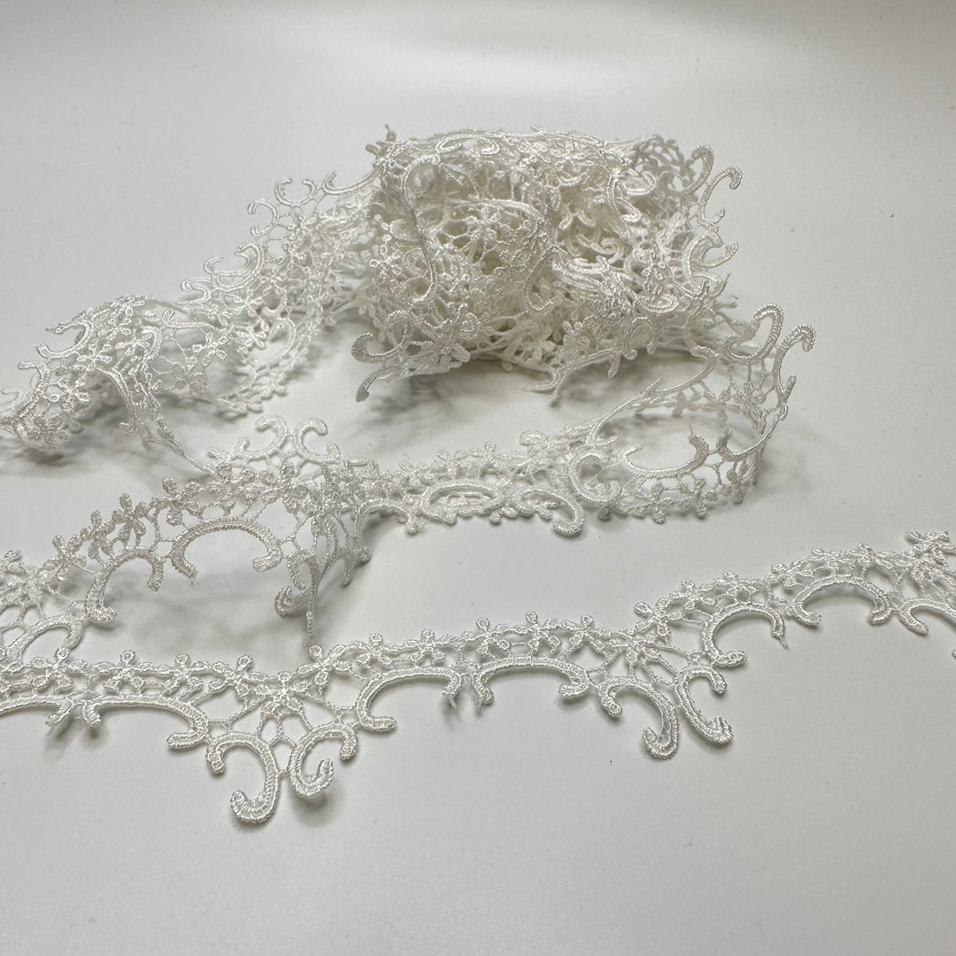 1" (25mm)  Scalloped  Lace Trim - White - 3.9M Bundle
