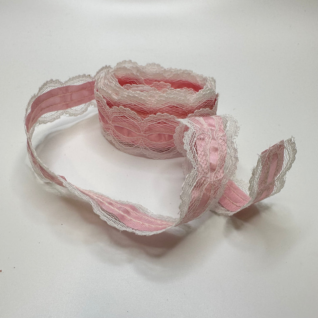 1 ¼" (32mm)  Scalloped  Lace Trim - White/Pink - 2.4M Bundle