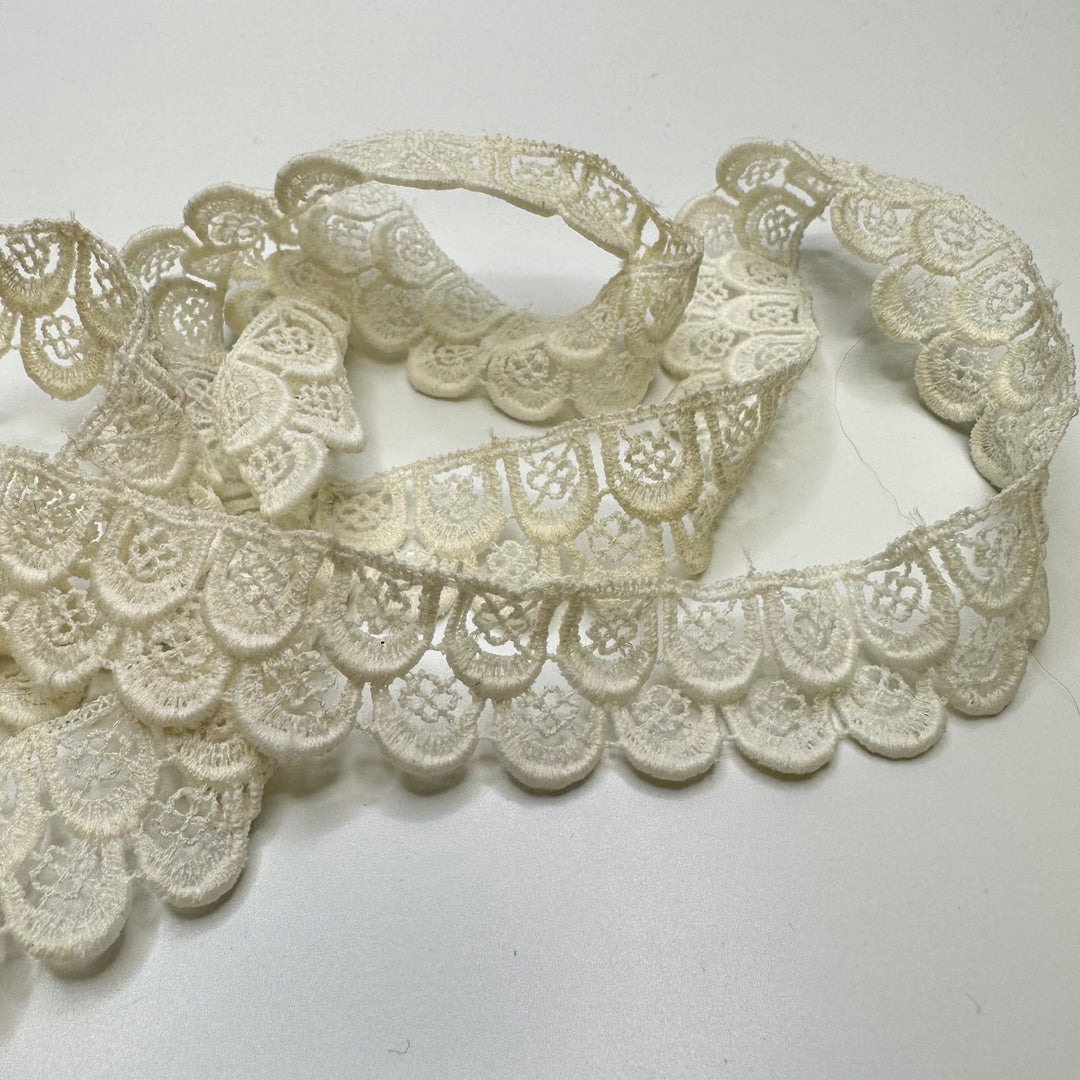 1" (25mm)  Scalloped Crochet Lace Trim - White - 1M Bundle