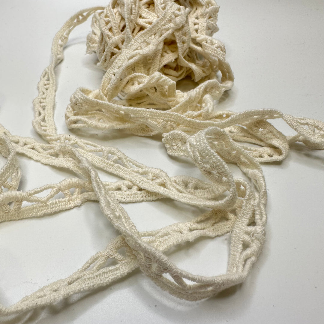 ½" (13mm)  Scalloped Crochet Lace Trim - Cream - 8.9M Bundle