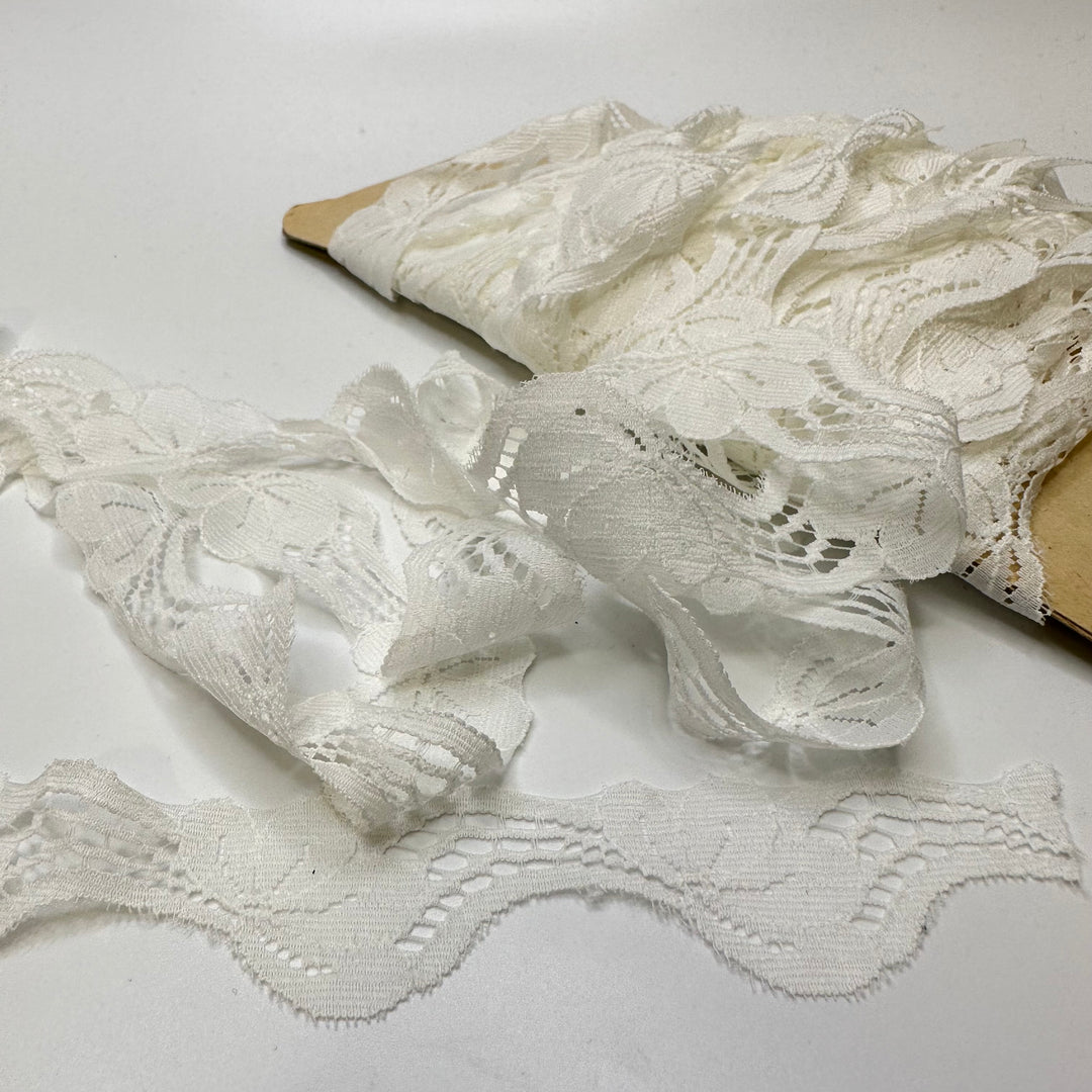 1" (25mm)  Scalloped  Lace Trim - White - 17M Bundle