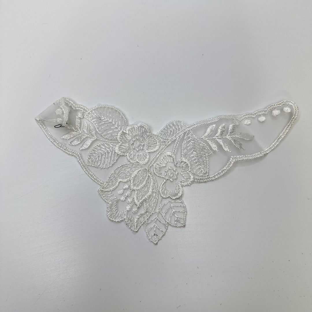 Collar Applique - White - Individual - True Deadstock supplies Fabric by private - Sustainable Textile | FABCYCLE