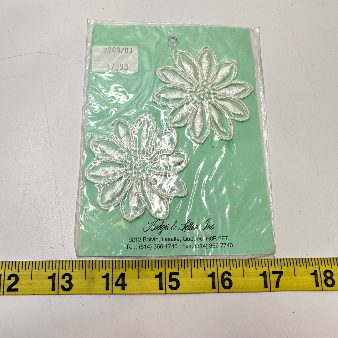Floral Applique - White - Individual - True Deadstock supplies Fabric by private - Sustainable Textile | FABCYCLE