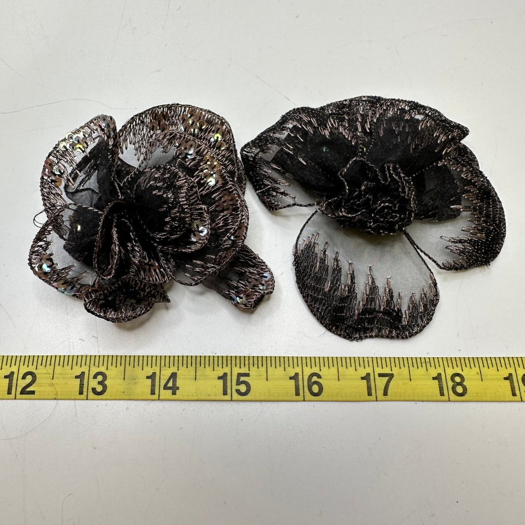Flowers Applique - Black/Beige - 2 Pack - True Deadstock supplies Fabric by private - Sustainable Textile | FABCYCLE