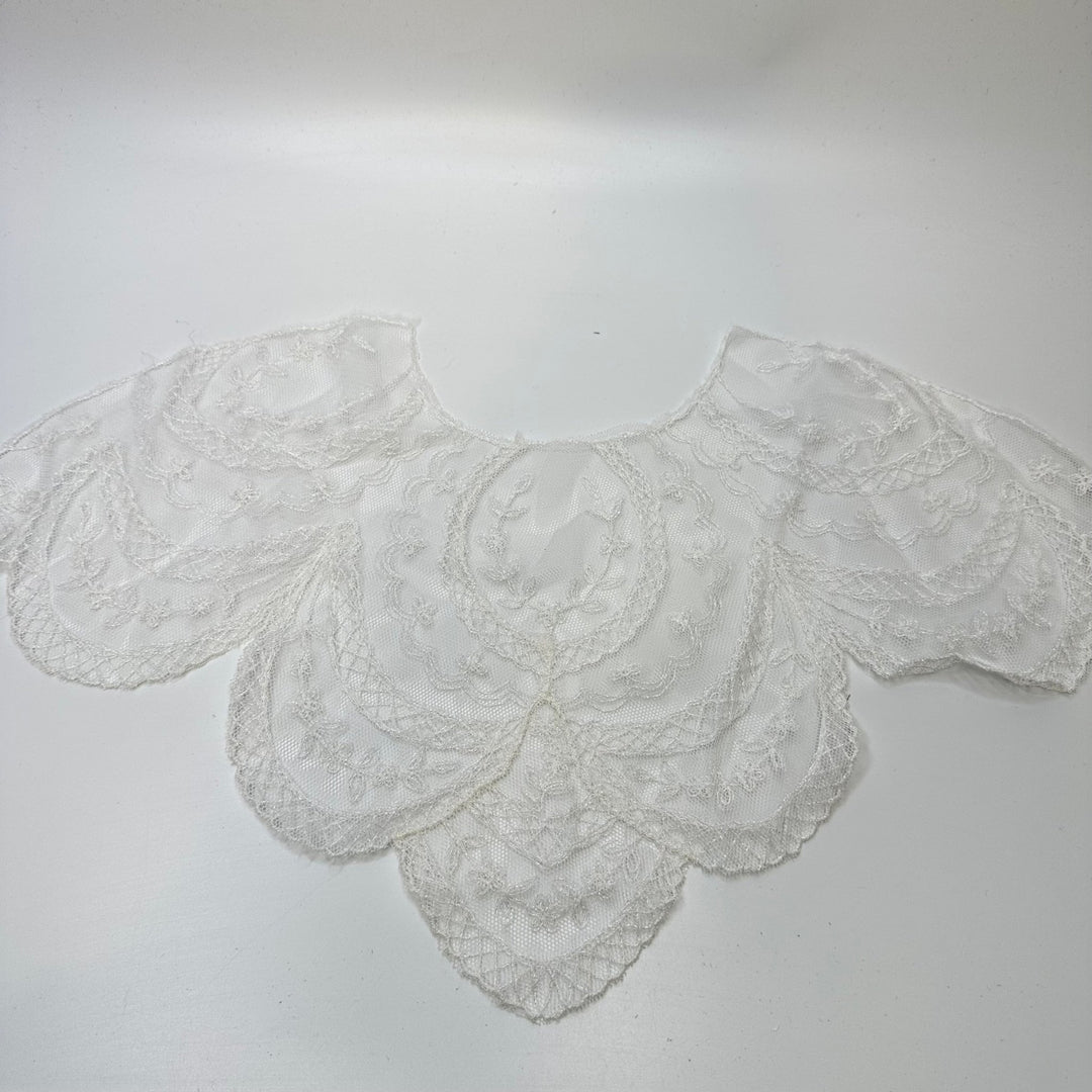 Lace Collar Applique - White - Individual - True Deadstock supplies Fabric by private - Sustainable Textile | FABCYCLE