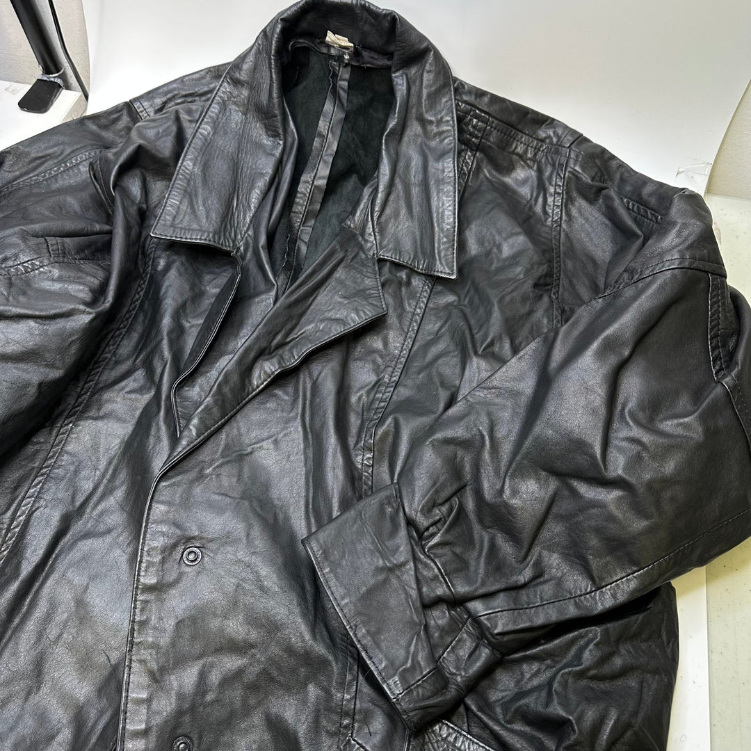 Leather Jacket Clothing - Black - Individual - True Deadstock supplies Fabric by private - Sustainable Textile | FABCYCLE