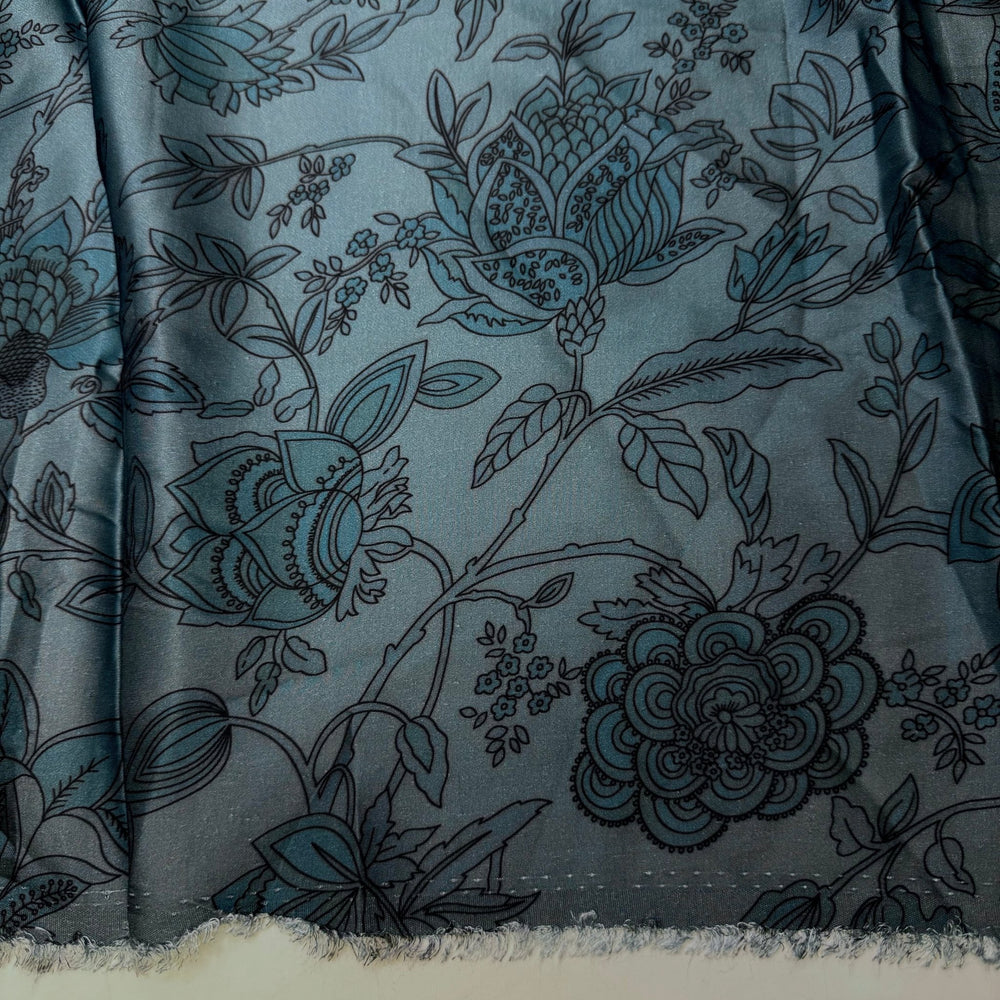 Parabola - Cotton Blend Woven - Dark Blue Floral - 2M Bundle - True Deadstock fabric Fabric by private - Sustainable Textile | FABCYCLE