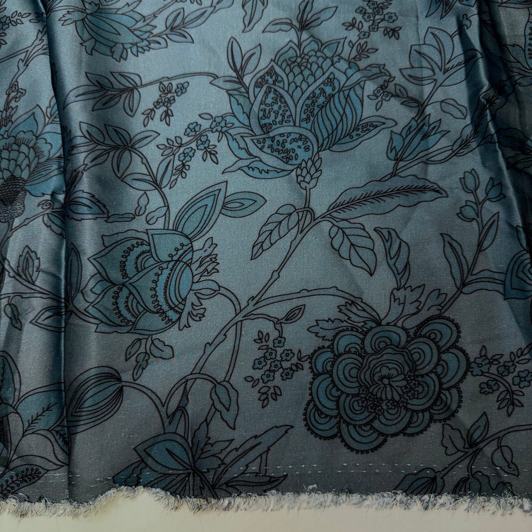 Parabola - Cotton Blend Woven - Dark Blue Floral - 2M Bundle - True Deadstock fabric Fabric by private - Sustainable Textile | FABCYCLE