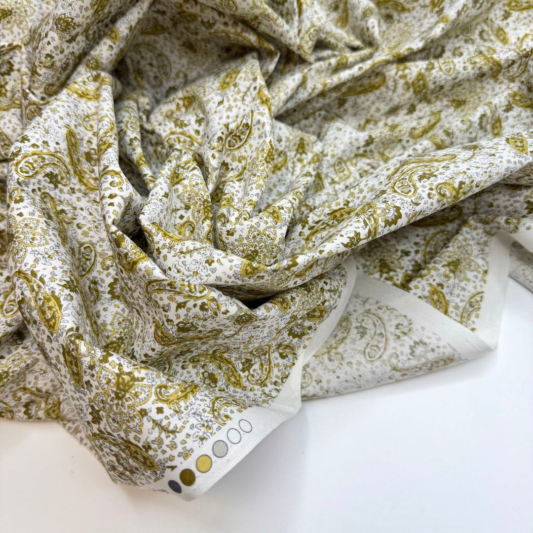 Quilting Flow - Cotton Woven - Light White/Beige Paisley - 2M Bundle - True Deadstock fabric Fabric by private - Sustainable Textile | FABCYCLE