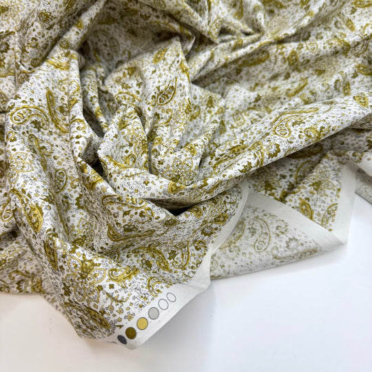 Quilting Flow - Cotton Woven - Light White/Beige Paisley - 2M Bundle - True Deadstock fabric Fabric by private - Sustainable Textile | FABCYCLE