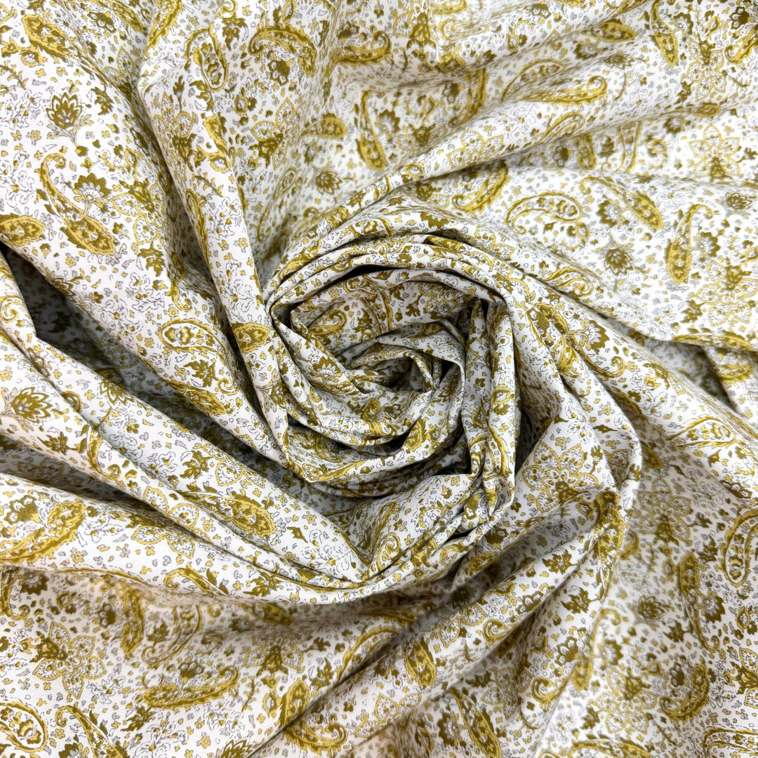 Quilting Flow - Cotton Woven - Light White/Beige Paisley - 2M Bundle - True Deadstock fabric Fabric by private - Sustainable Textile | FABCYCLE