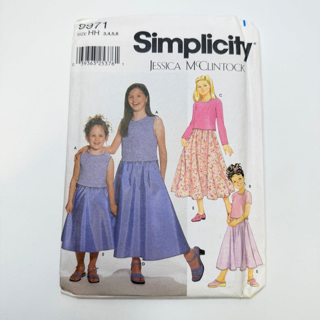 Sewing Pattern - Junior - Simplicity 9971 - True Deadstock supplies Fabric by private - Sustainable Textile | FABCYCLE