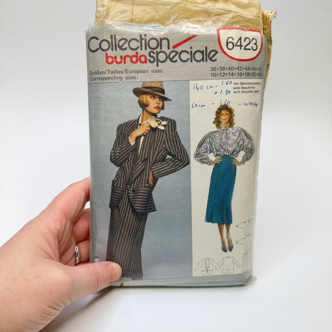 Sewing Pattern - Womenswear - Burda 6423 - True Deadstock supplies Fabric by private - Sustainable Textile | FABCYCLE