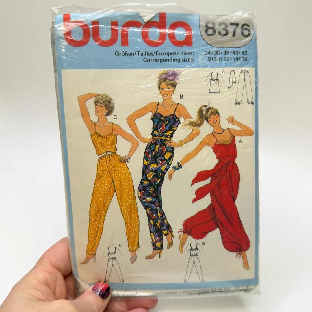 Sewing Pattern - Womenswear - Burda 8376 - True Deadstock supplies Fabric by private - Sustainable Textile | FABCYCLE