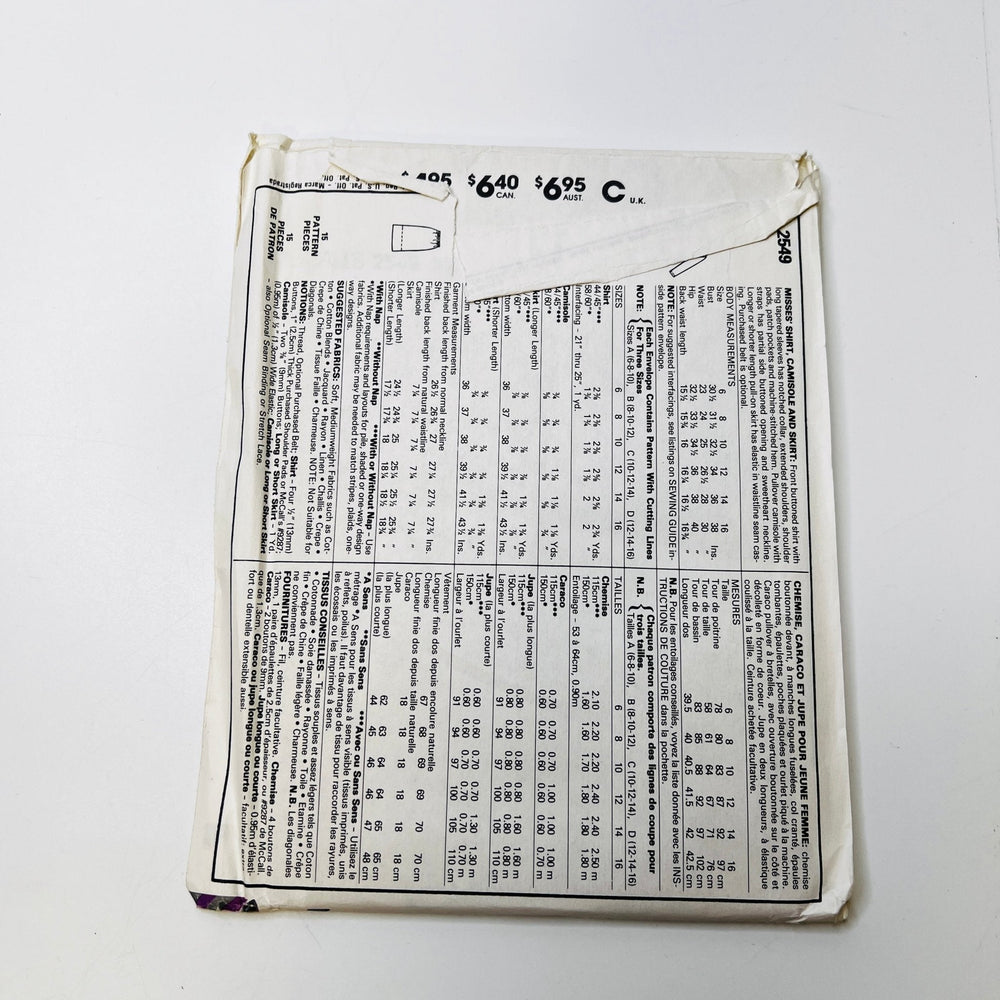 Sewing Pattern - Womenswear - McCall's 2549 - True Deadstock supplies Fabric by private - Sustainable Textile | FABCYCLE