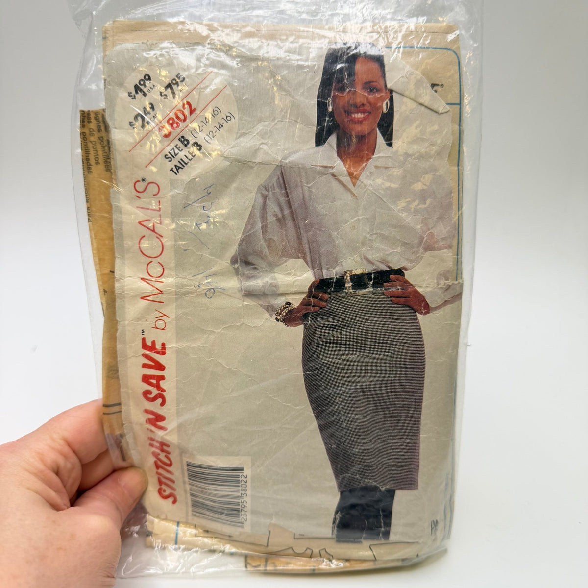 Sewing Pattern - Womenswear - McCall's 3802 - True Deadstock supplies Fabric by private - Sustainable Textile | FABCYCLE