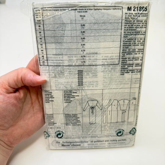 Sewing Pattern - Womenswear - Quick And Easy 21895 - True Deadstock supplies Fabric by private - Sustainable Textile | FABCYCLE