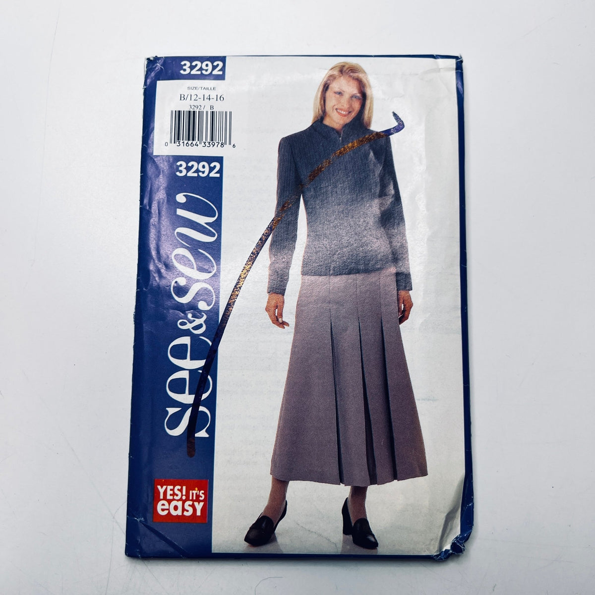 Sewing Pattern - Womenswear - See & Sew 3292 - True Deadstock supplies Fabric by private - Sustainable Textile | FABCYCLE