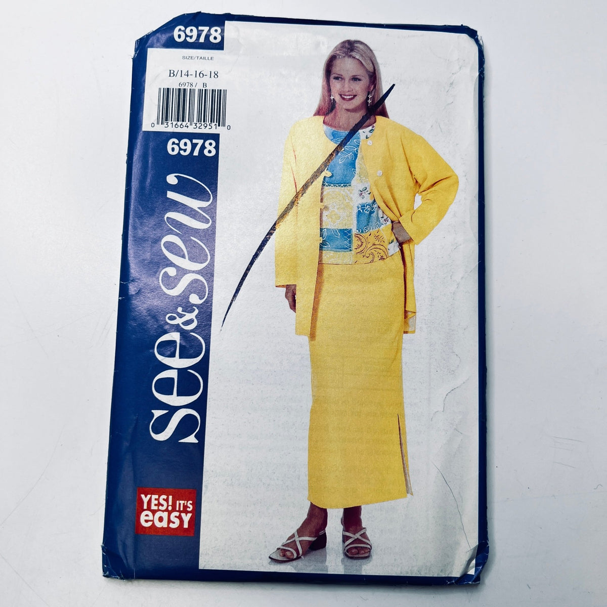 Sewing Pattern - Womenswear - See & Sew 6978 - True Deadstock supplies Fabric by private - Sustainable Textile | FABCYCLE