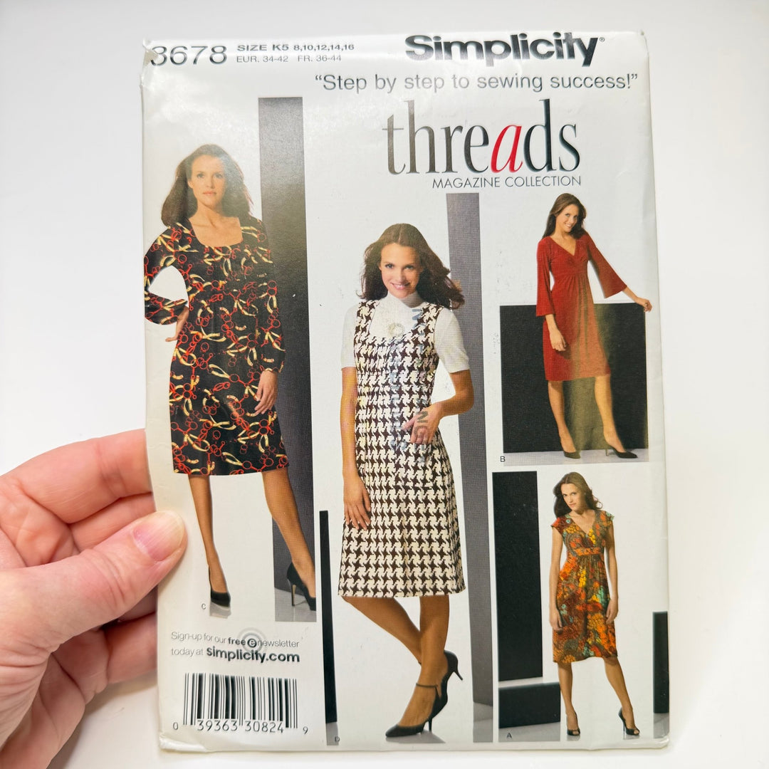 Sewing Pattern - Womenswear - Simplicity 3678 - True Deadstock supplies Fabric by private - Sustainable Textile | FABCYCLE