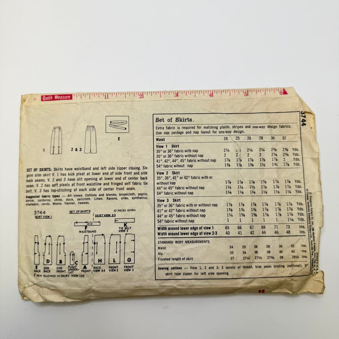 Sewing Pattern - Womenswear - Simplicity 3744 - True Deadstock supplies Fabric by private - Sustainable Textile | FABCYCLE