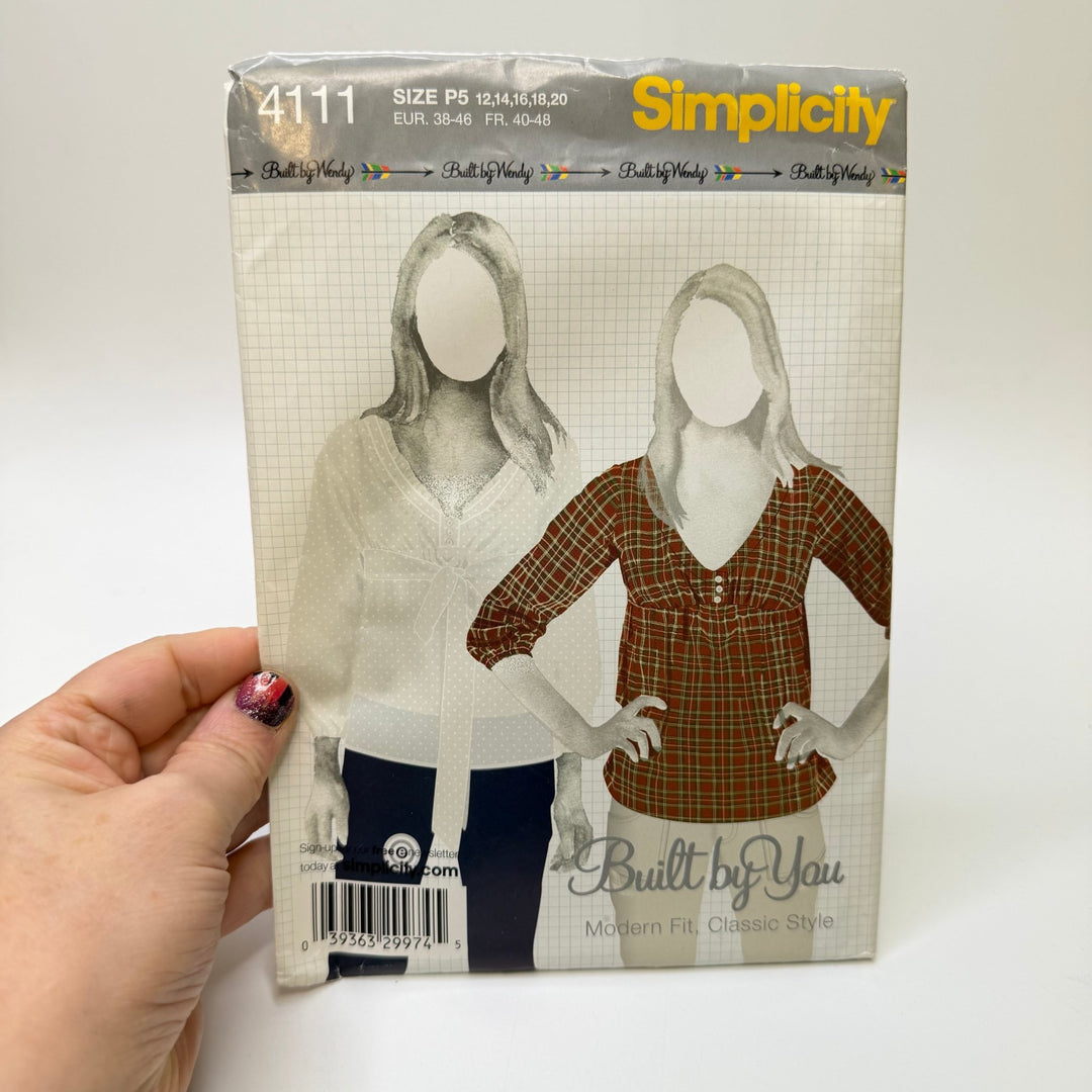 Sewing Pattern - Womenswear - Simplicity 4111 - True Deadstock supplies Fabric by private - Sustainable Textile | FABCYCLE