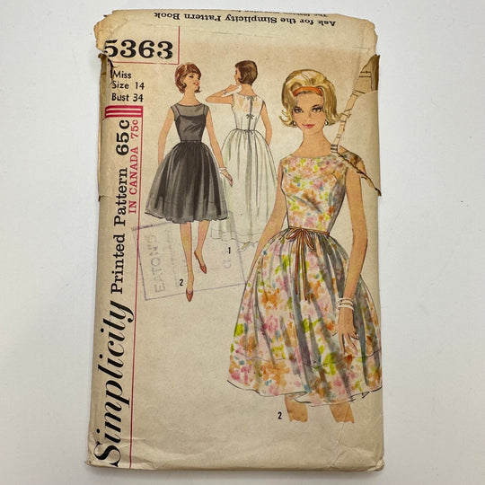 Sewing Pattern - Womenswear - Simplicity 5363 - True Deadstock supplies Fabric by private - Sustainable Textile | FABCYCLE